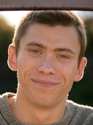 Person who looks like George MacKay