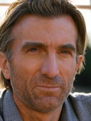 Person who looks like Louis Cancelmi