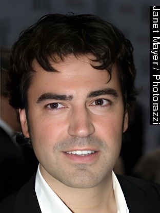 Person who looks like Riccardo Scamarcio