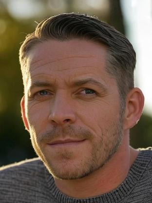 Person who looks like Niall Matter