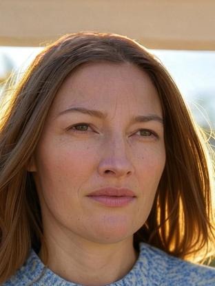 Person who looks like Julia Jones