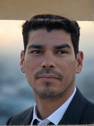 Person who looks like Chris Zylka