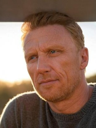 Person who looks like Mikael Persbrandt