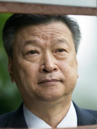 Person who looks like Cary-Hiroyuki Tagawa