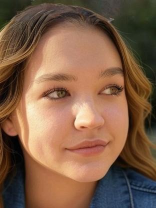 Person who looks like Ciara Bravo
