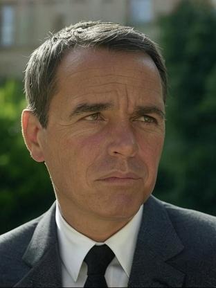Person who looks like Edward Albert