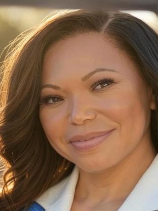 Person who looks like Gloria Reuben