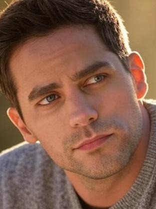 Person who looks like Danny Pino