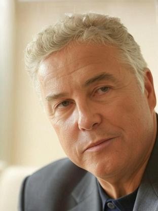 Person who looks like David Walliams