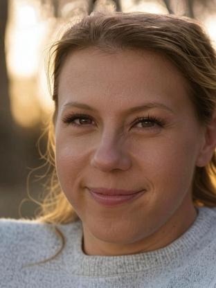 Person who looks like Danielle Fishel
