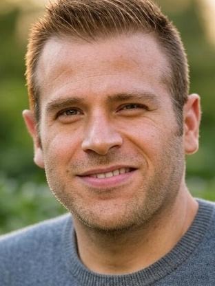 Person who looks like Robert Kazinsky