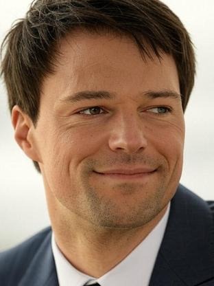 Person who looks like Yannick Bisson