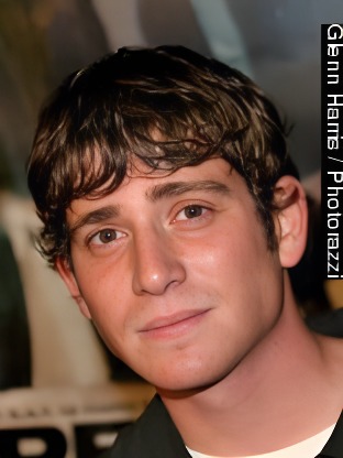 Person who looks like Oliver Jackson-Cohen