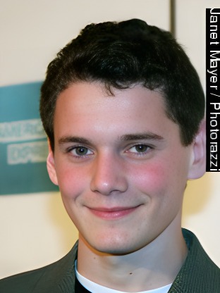 Person who looks like Jamie Campbell Bower