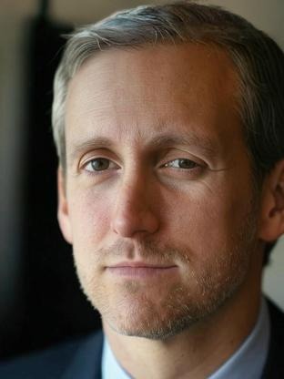 Person who looks like Derek Richardson