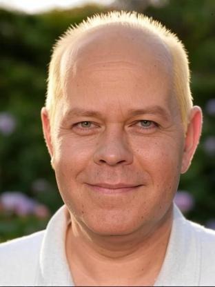 Person who looks like Rob Corddry