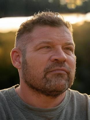 Person who looks like Guillermo Diaz