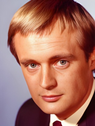 Person who looks like Alan Alda