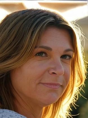 Person who looks like Mercedes Ruehl