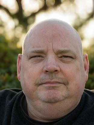 Person who looks like Larry the Cable Guy