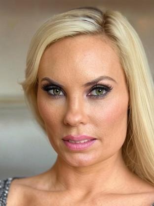Person who looks like Kristin Chenoweth