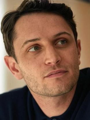Person who looks like Tom Hardy