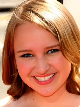 Person who looks like Taissa Farmiga