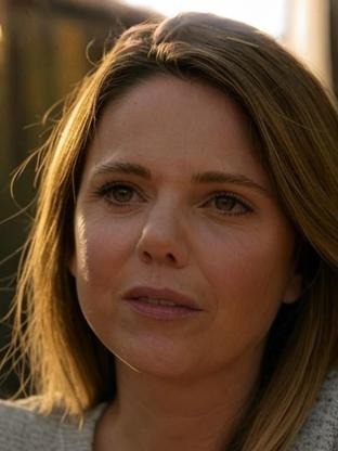 Person who looks like Dreama Walker