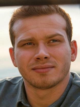 Person who looks like Jon Seda