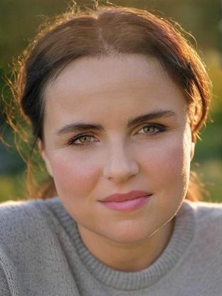 Person who looks like Ione Skye