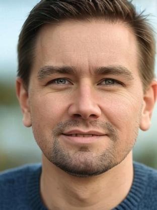 Person who looks like Lou Taylor Pucci