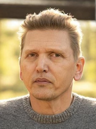 Person who looks like Marilyn Manson