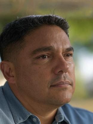 Person who looks like Trevor Noah
