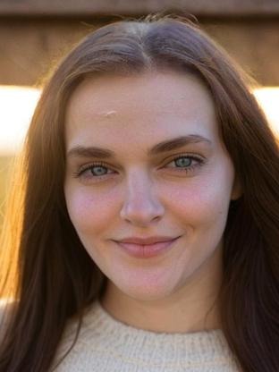 Person who looks like Jess Weixler