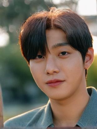 Person who looks like Lee Dong-wook