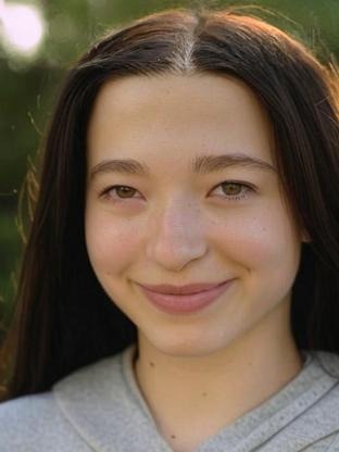 Person who looks like Marguerite Moreau