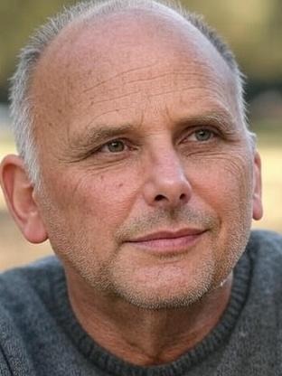 Person who looks like Joe Pantoliano