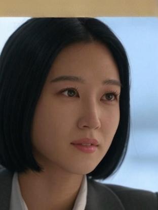 Person who looks like Claudia Kim