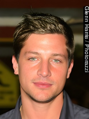 Person who looks like Sasha Roiz