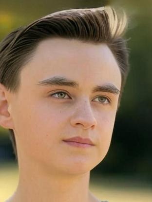 Person who looks like Britain Dalton