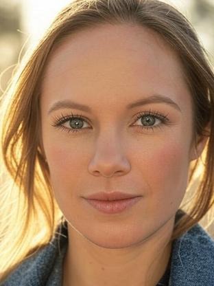 Person who looks like A.J. Cook