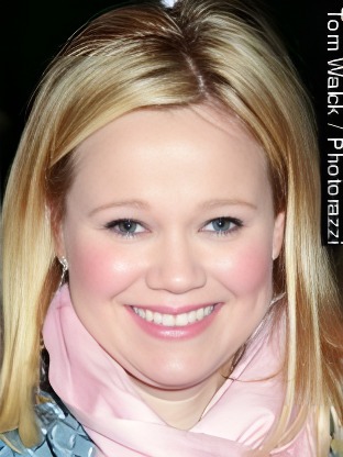 Person who looks like Megyn Price