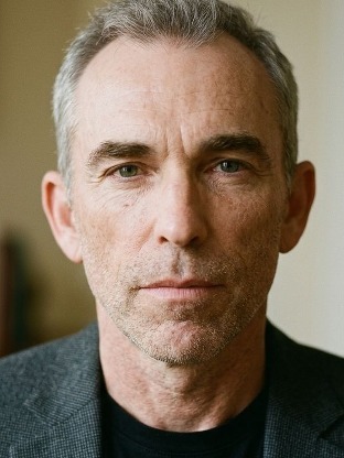 Person who looks like Richard Schiff
