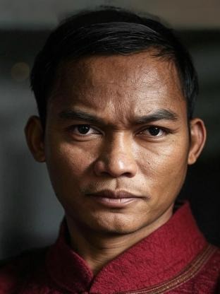 Person who looks like Frankie J (Musician)