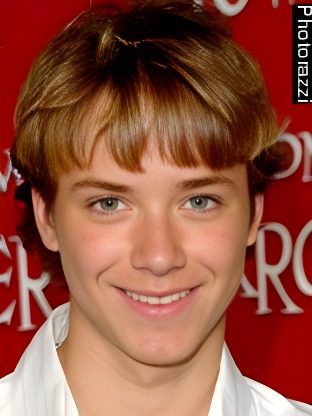 Person who looks like Ethan Cutkosky
