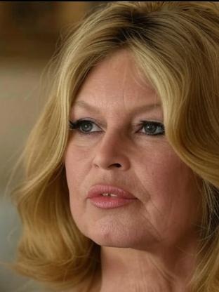 Person who looks like Charo