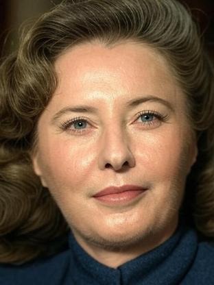 Person who looks like Paulette Goddard