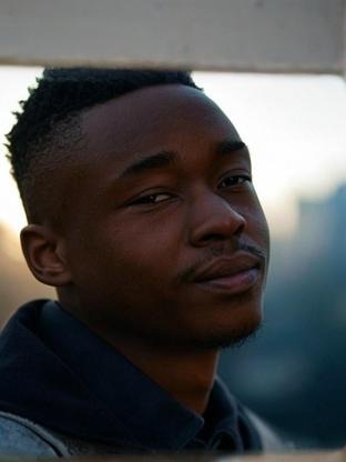 Person who looks like Israel Adesanya