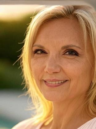 Person who looks like Amanda Tapping