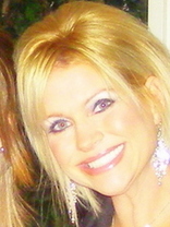 Person who looks like Pamela Anderson